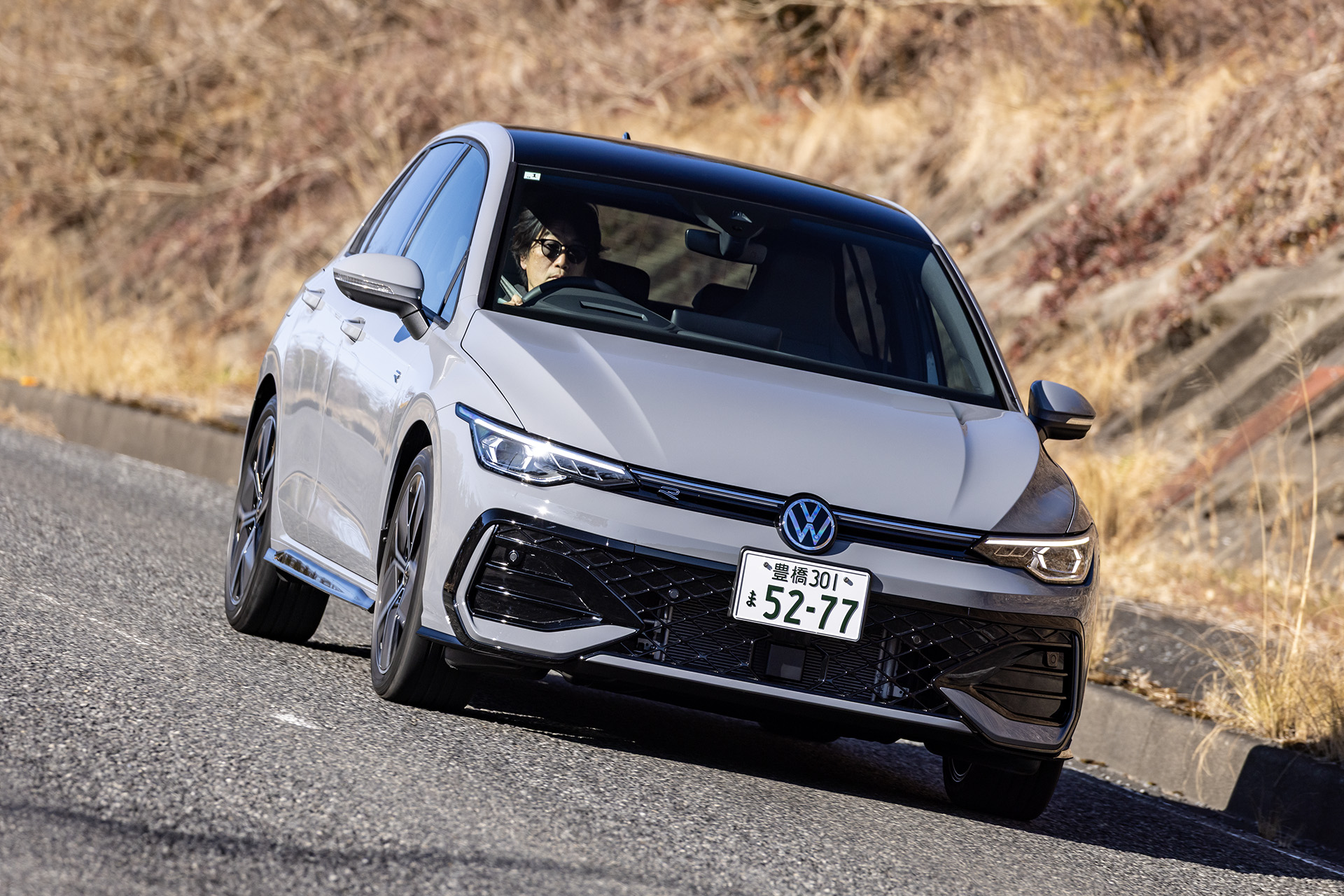 1月に8.5型へと進化して登場した新型「ゴルフ TDI R-Line」に試乗する機会を得た