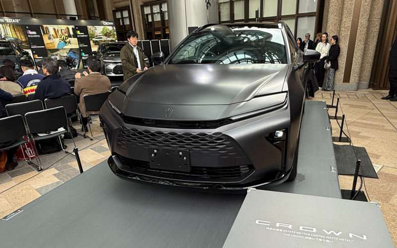 トヨタ、マットメタルの新型クラウン エステートを一般公開 - Car Watch