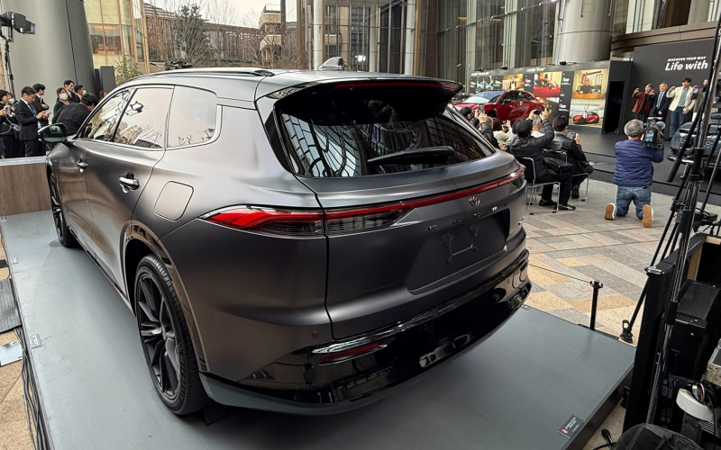 トヨタ、マットメタルの新型クラウン エステートを一般公開 - Car Watch