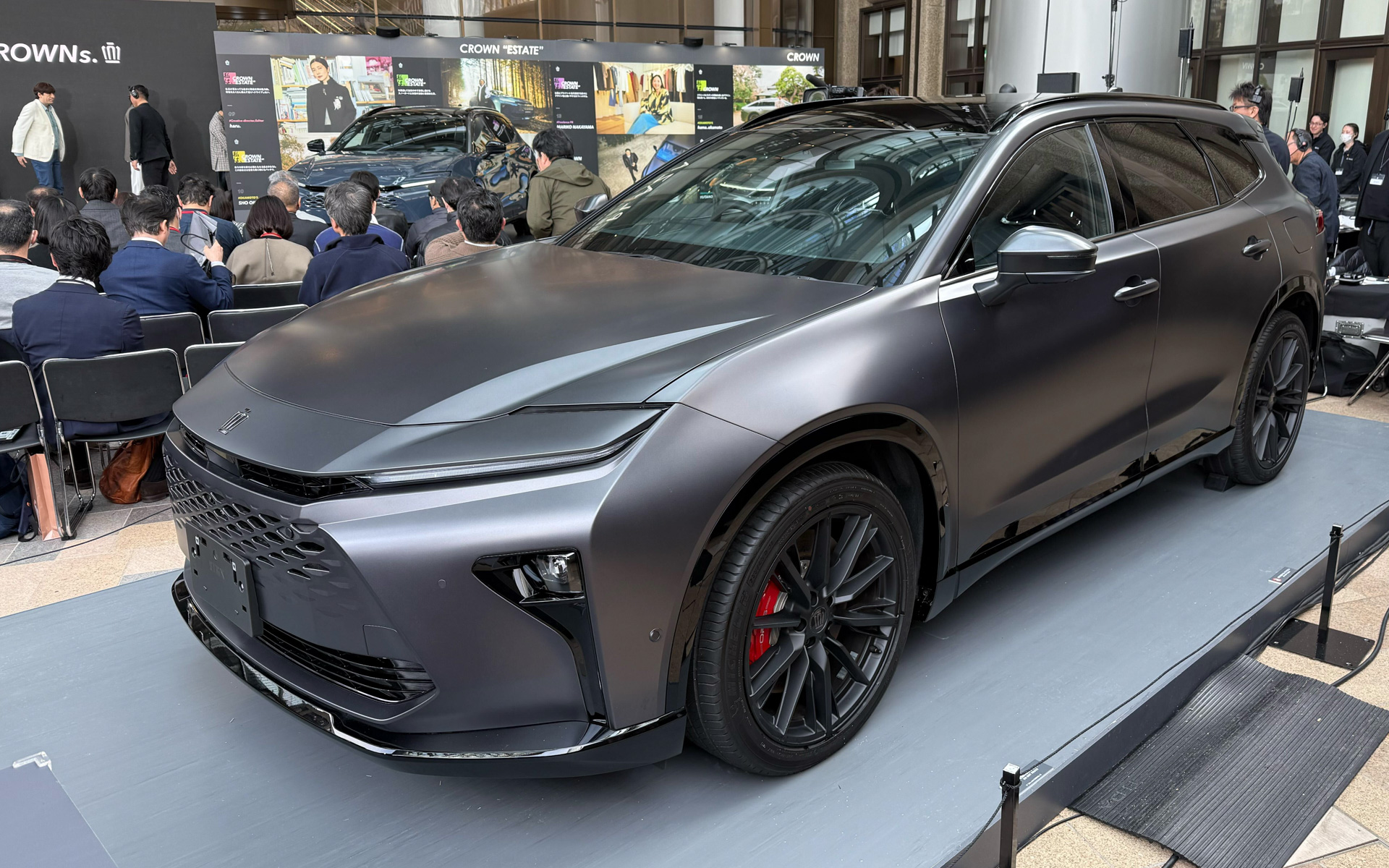 マットメタルの新型「クラウン エステート」