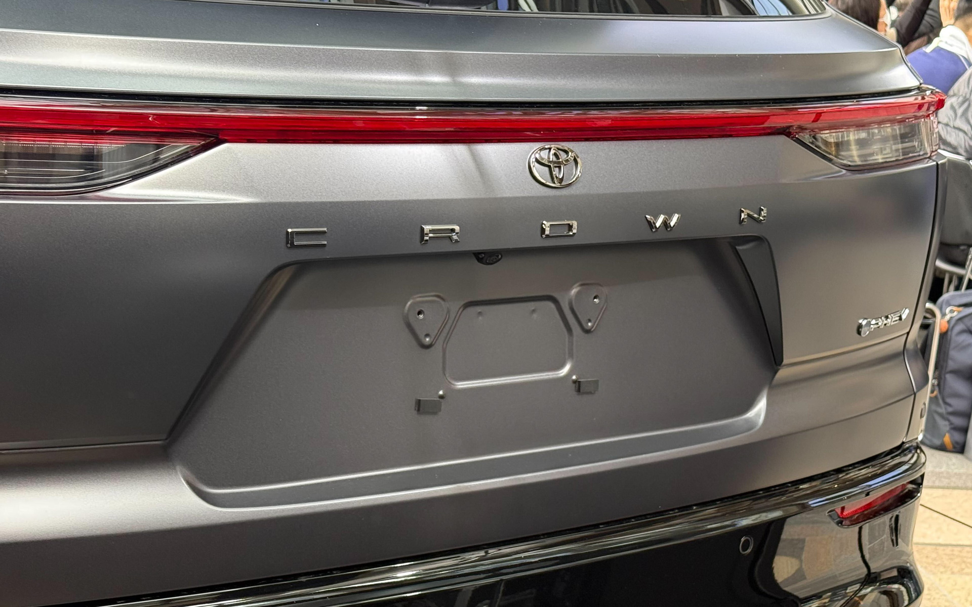 東京・麻布台ヒルズアリーナで4つのクラウンを展示する「Life with CROWNs.」が開催される