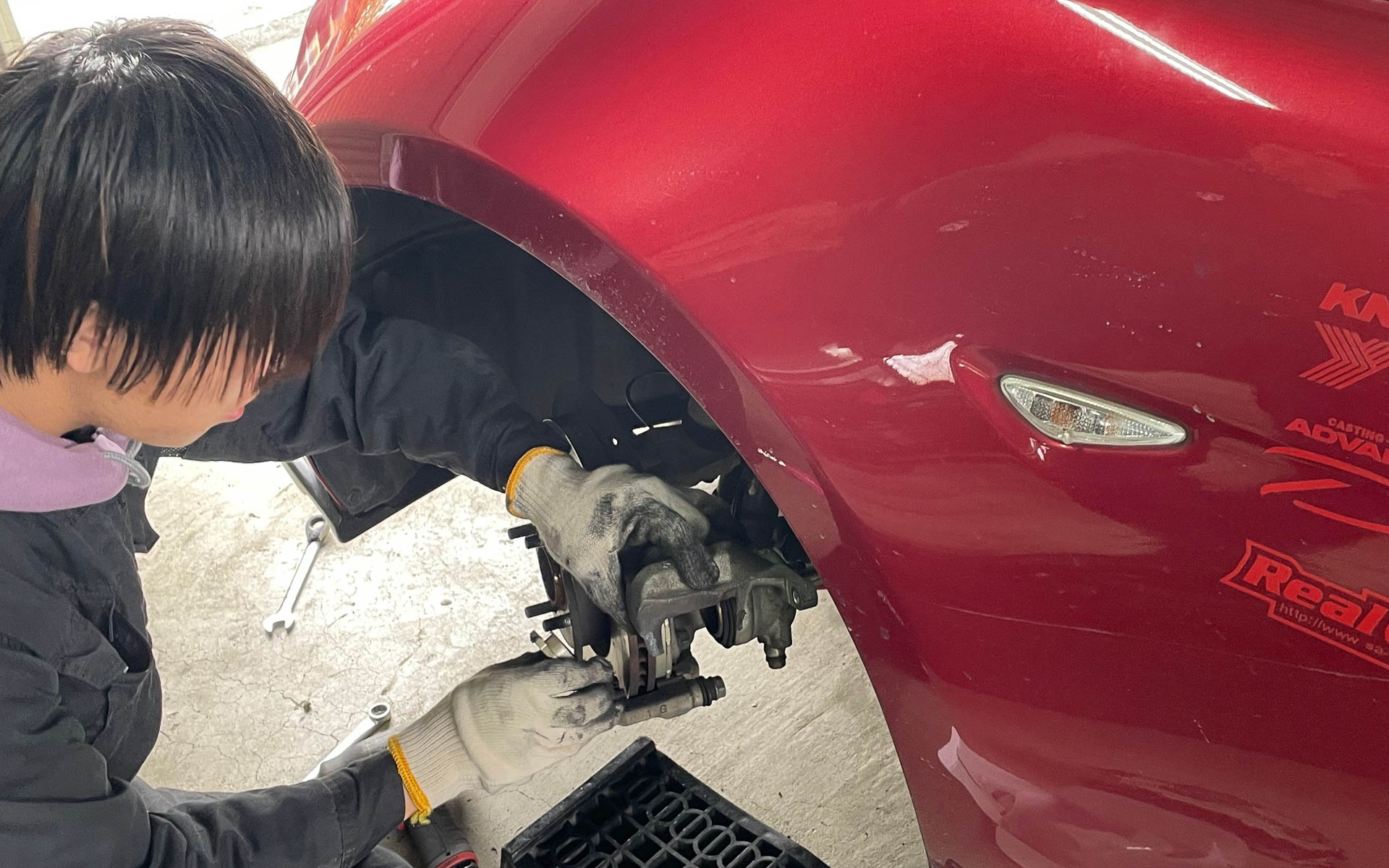 本職はメカニック。パッド交換もお手のものだけどこれだけしつこくブレーキを踏んだのは初めてじゃないだろうか