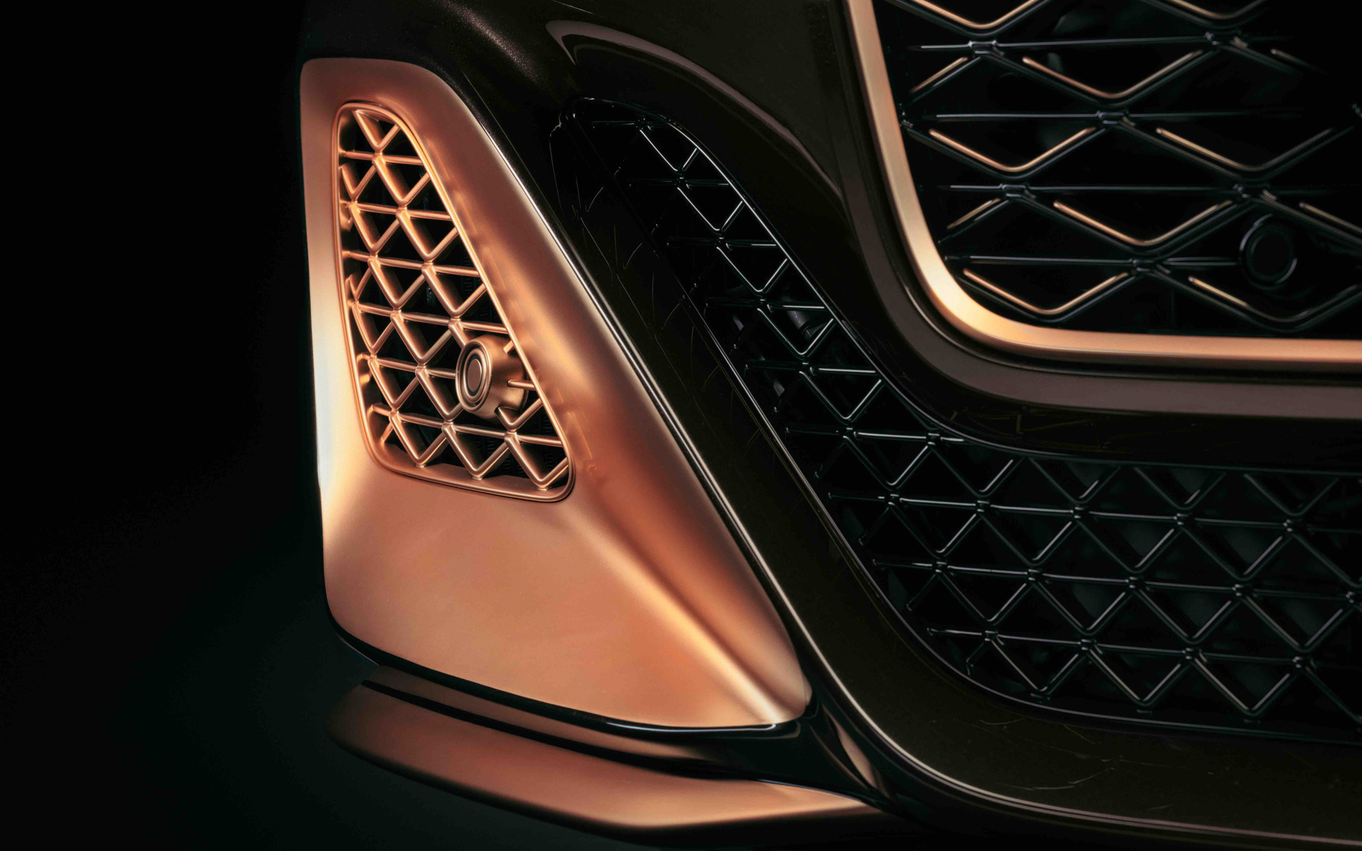 フロントバンパー両端のダクトもローズゴールドに
