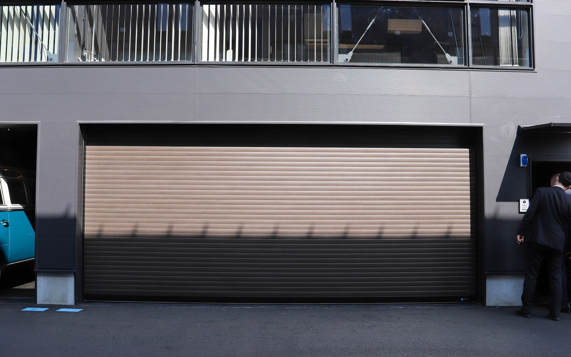 一番広い部屋はガレージと居住スペースともに46.77m<sup>2</sup>という広さがある。すでに入居者は決まっているという