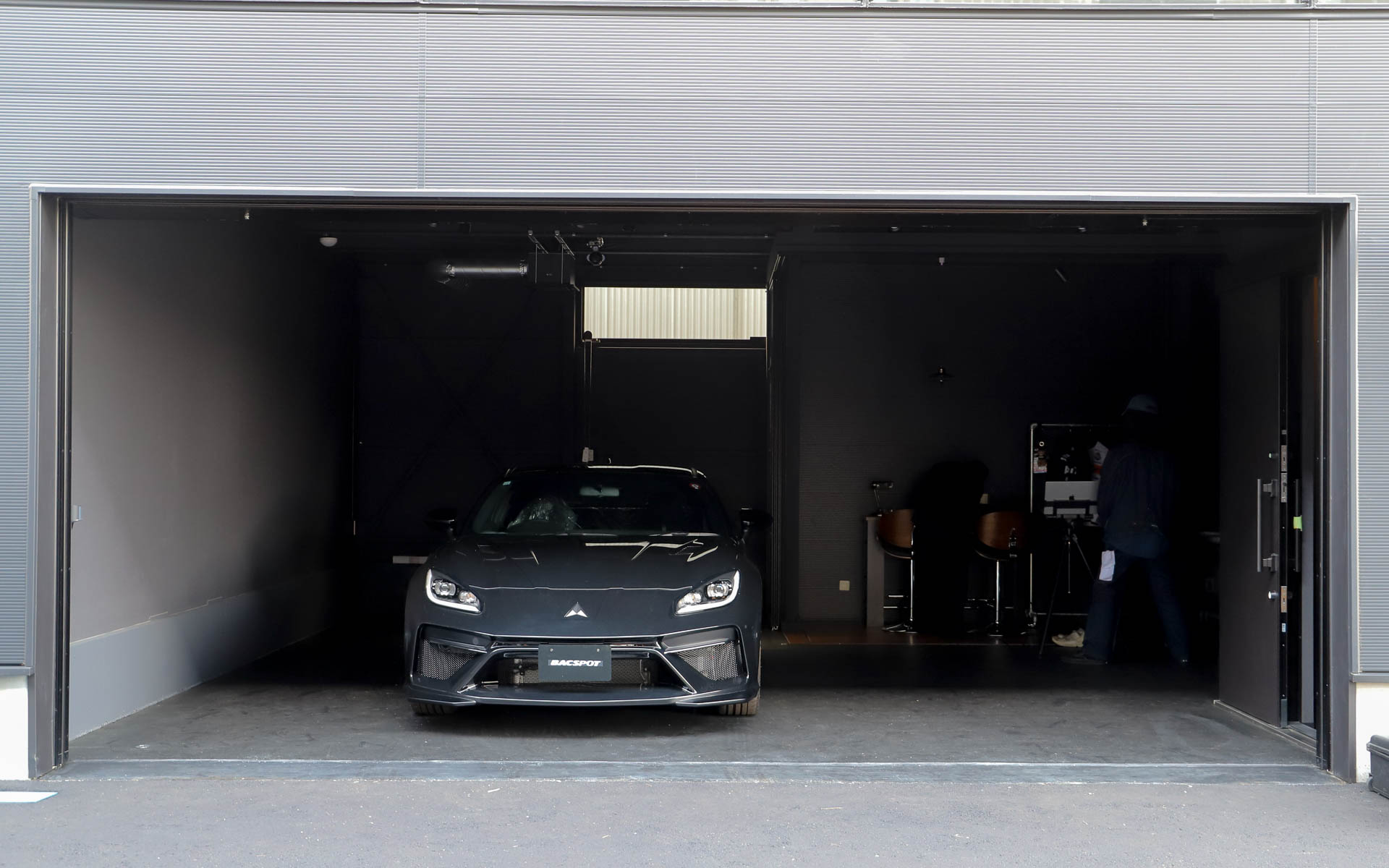 一番広い部屋はガレージと居住スペースともに46.77m<sup>2</sup>という広さがある。すでに入居者は決まっているという