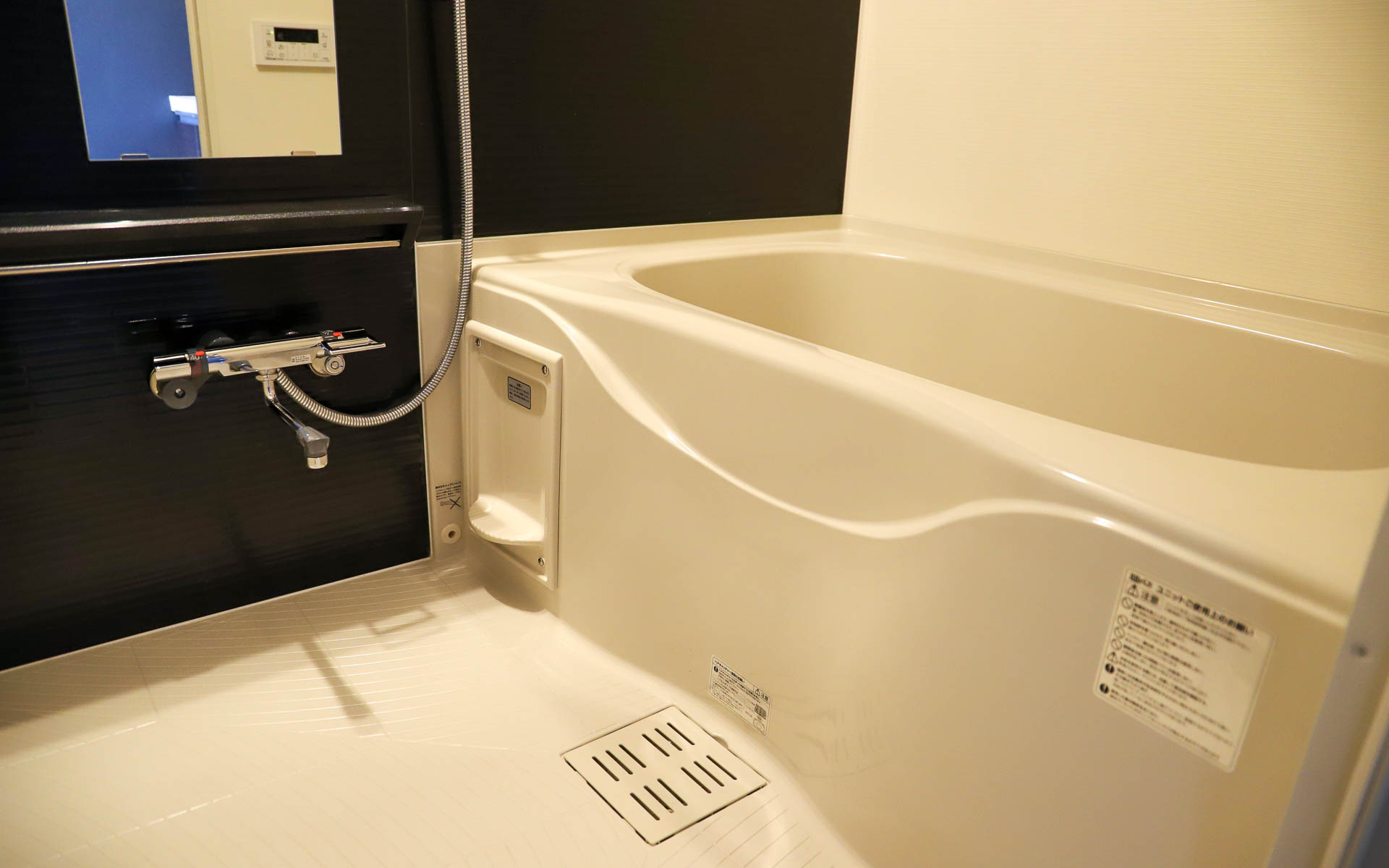 浴室乾燥機能付きバスルーム。追い焚きも可能