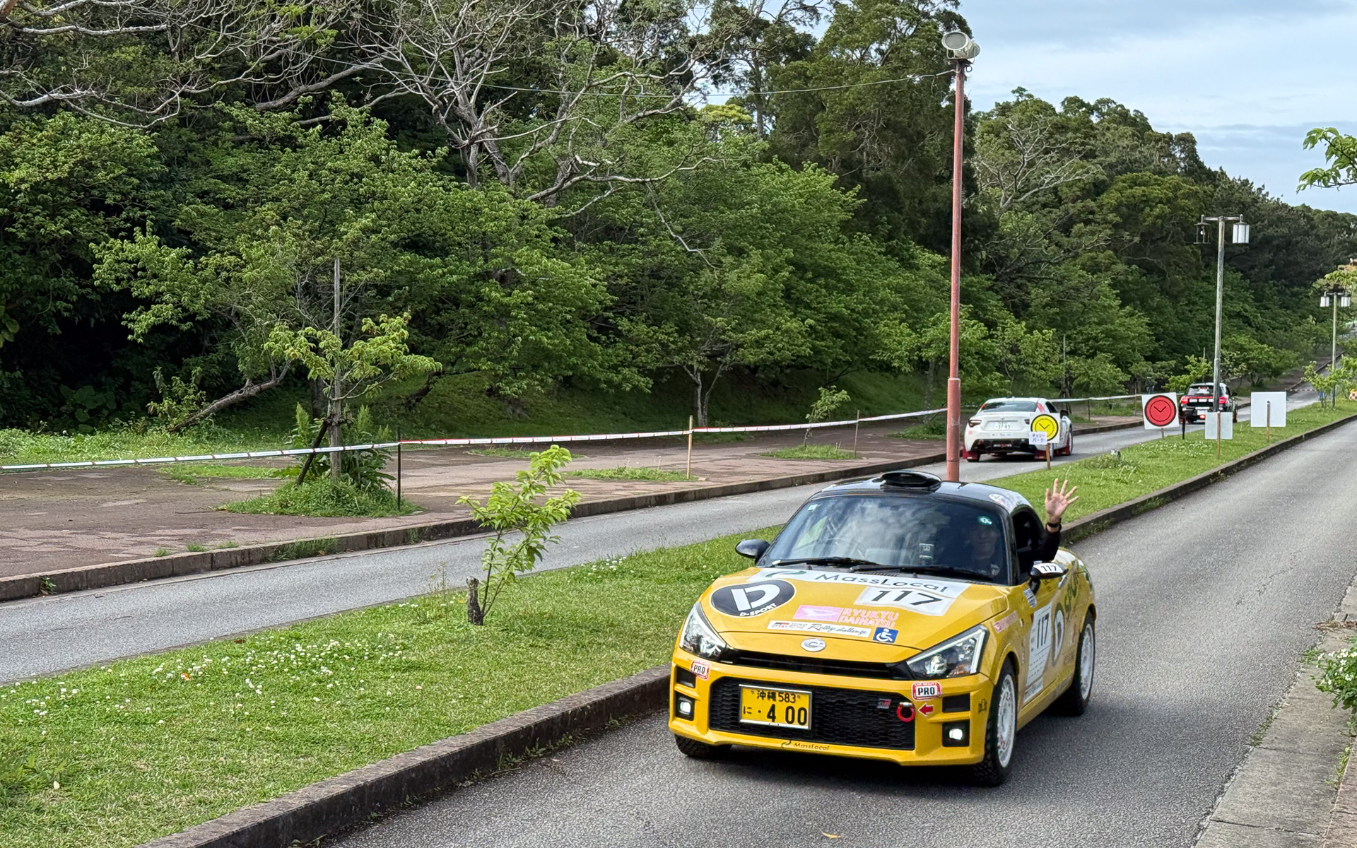 ラリーチャレンジ開幕戦沖縄、初日のレッキ（ペースノートを作るための試走）での一コマ。土曜日は晴れ間も多かった