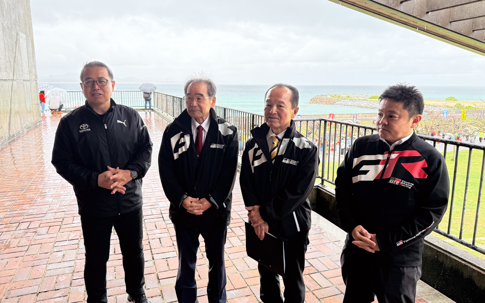 左から、沖縄トヨタ グループ戦略本部 本部長 常務執行役員 根間政幸氏、本部町町長 平良武康氏、名護市市長 渡具知武豊氏、TOYOTA GAZOO Racing プレジデント 高橋智也氏。名護市市民会館にて