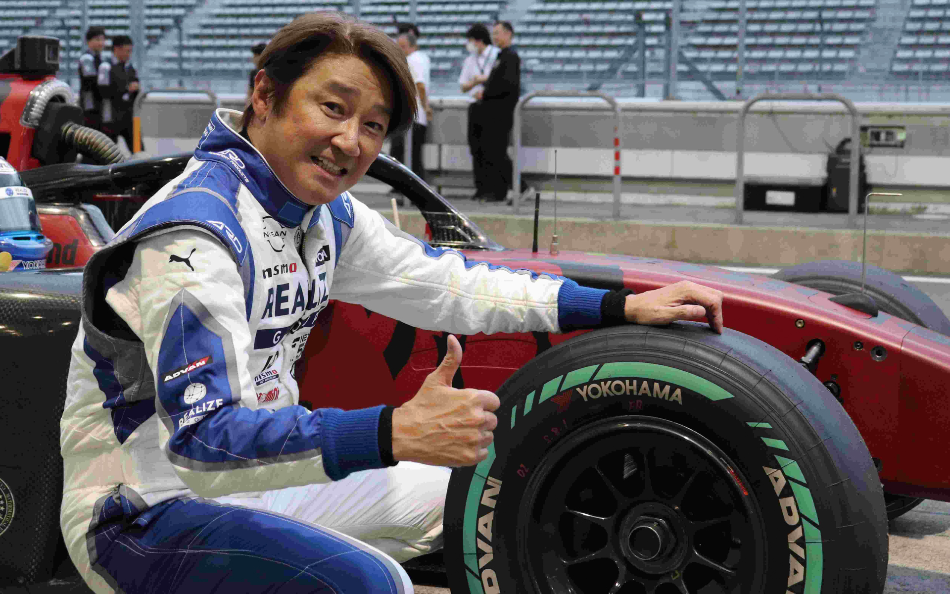 2024年10月に再生可能原料・リサイクル原料比率約60％のプロトタイプレーシングタイヤでデモ走行を行なった日本レースプロモーション会長の近藤真彦氏