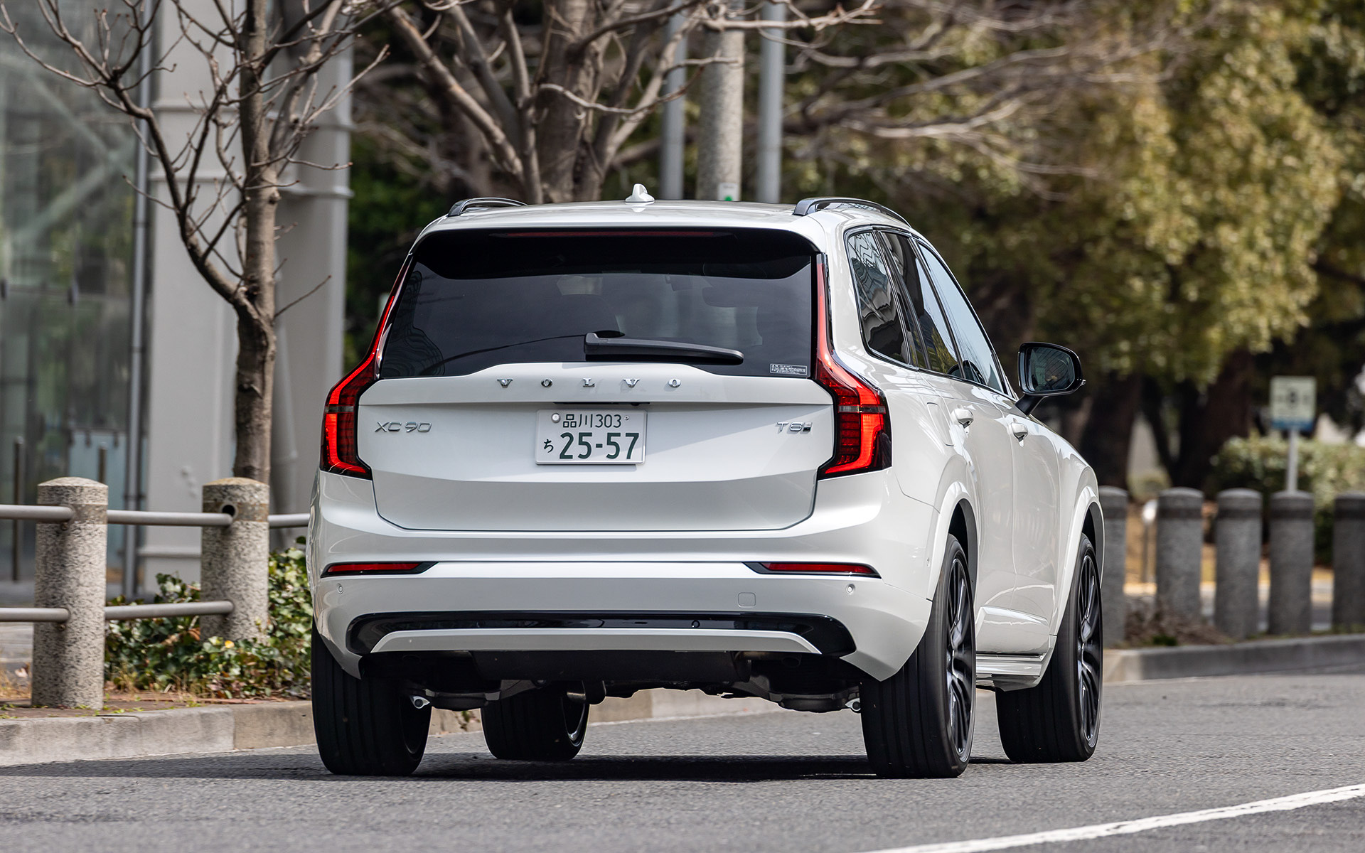 高級SUVにふさわしい装備と内容を持つXC90 Ultra T8 AWD plug-in hybrid。試乗車の総額は1358万3600円