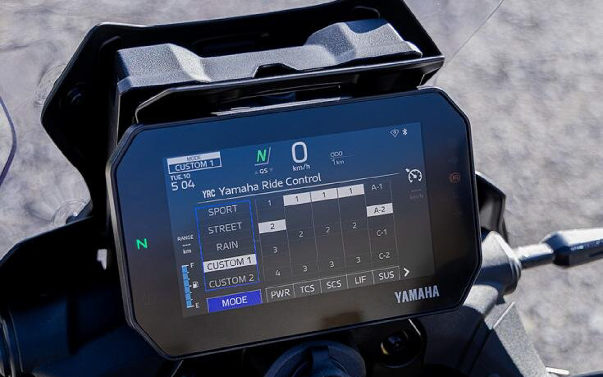 スマホと"つながる"機能を備えた7.0インチフルカラーTFTディスプレイ
