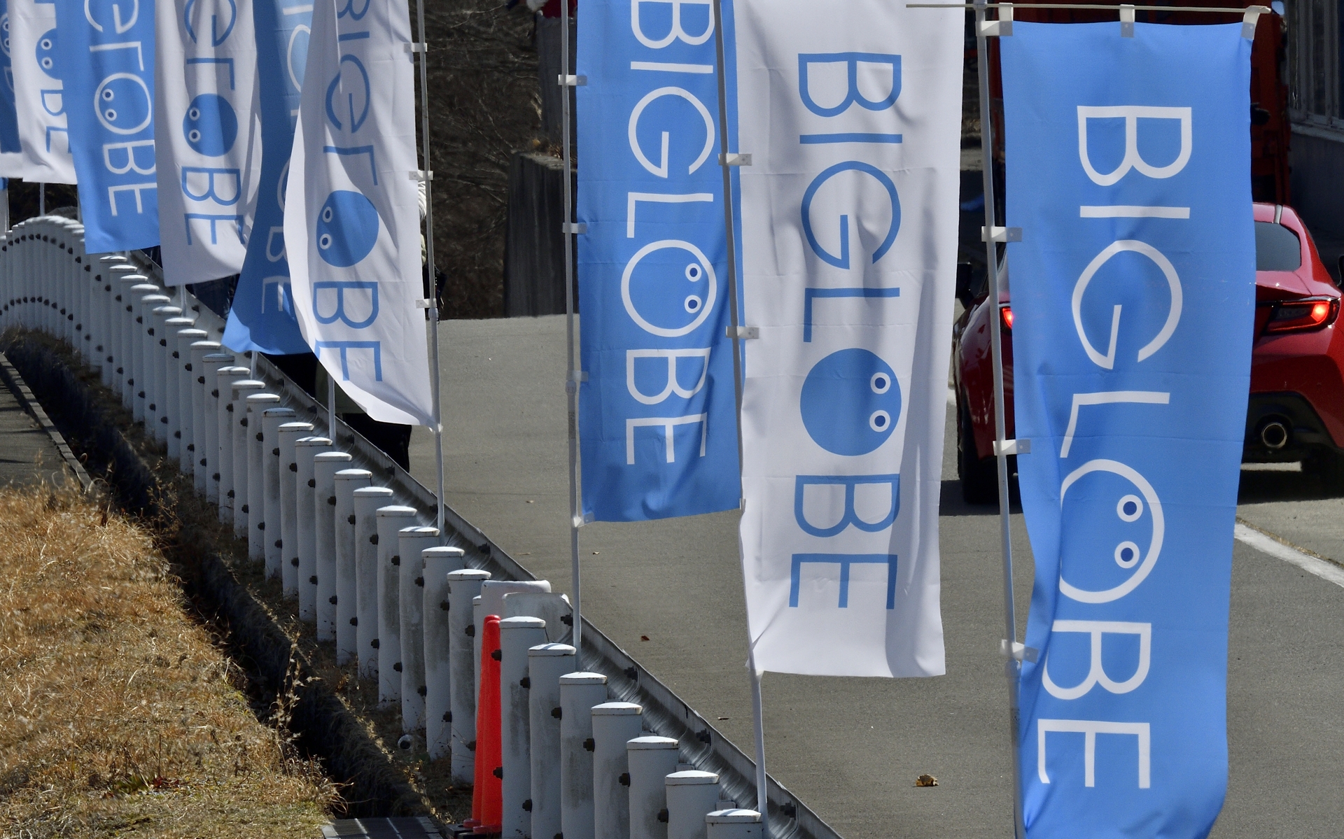 「リアルとバーチャルのダブルレーサー体験会 powered by BIGLOBE」は富士スピードウェイのショートサーキットで開かれた