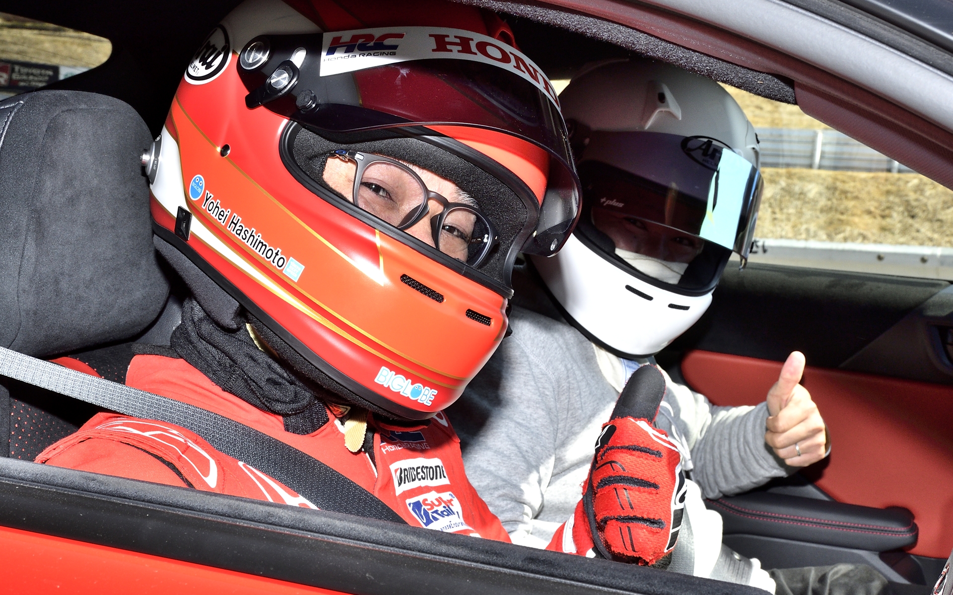 橋本氏は同乗走行でコースも走る