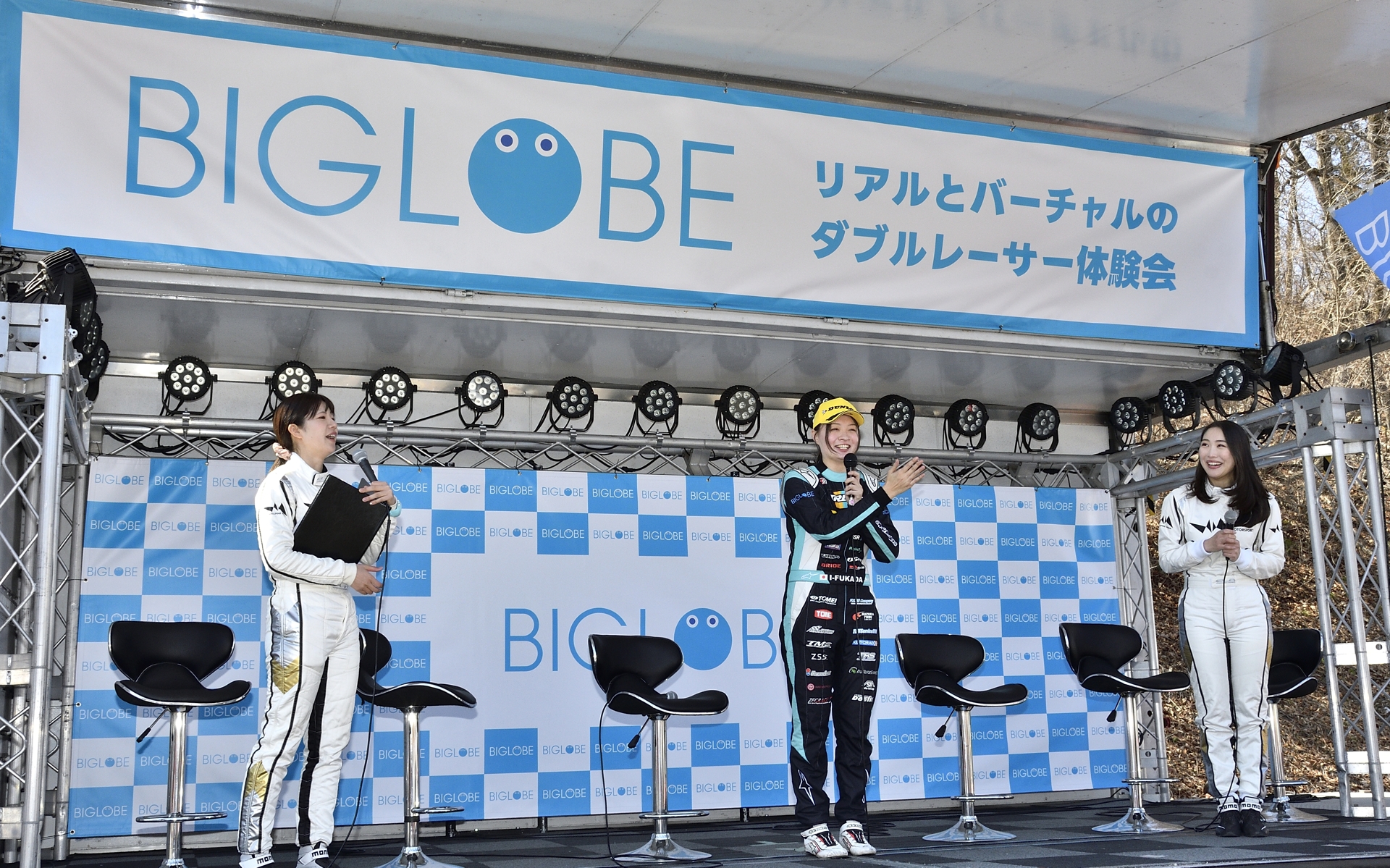 トークショーの後半には女性ドライバーによるモータースポーツとの関わりなどが語られた