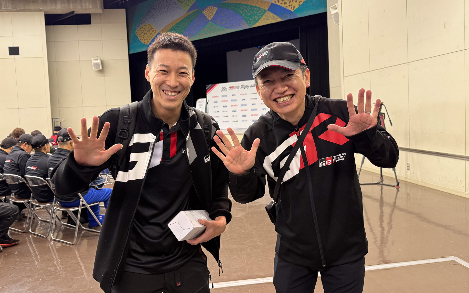 総合5位を獲得した山本正裕選手（右）と蕪木雄選手（左）