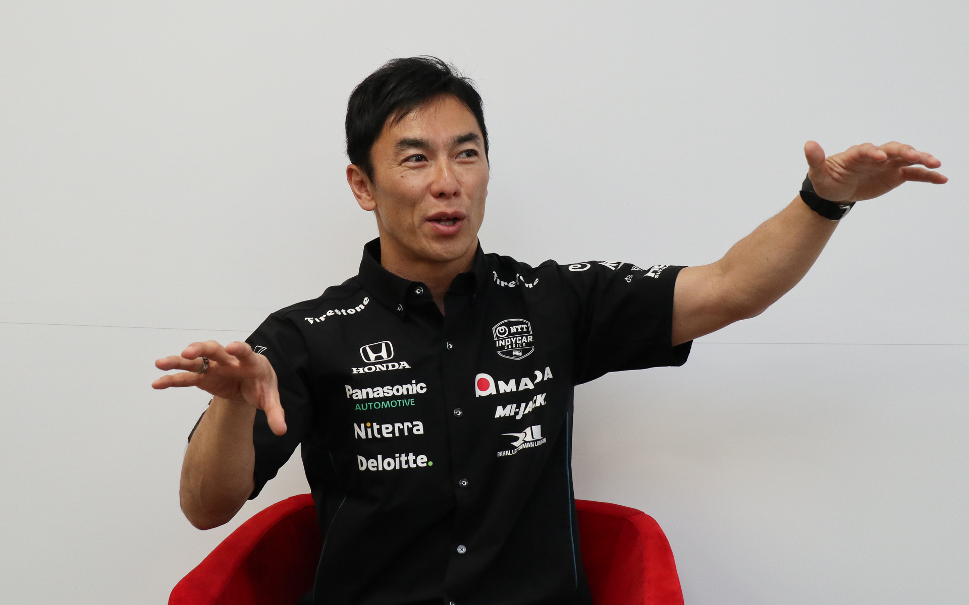 レーシングドライバー以外での活動について語る佐藤選手