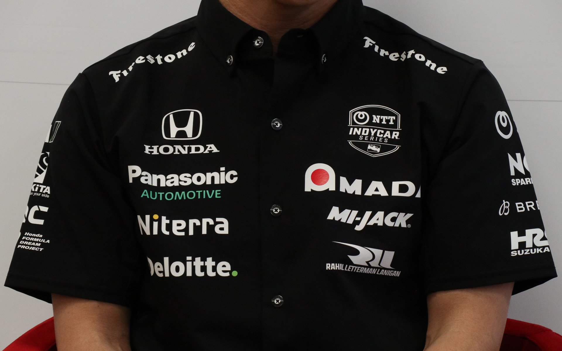 メインスポンサーのアマダに加え、多彩なスポンサー企業が佐藤選手のインディ500参戦をサポートする