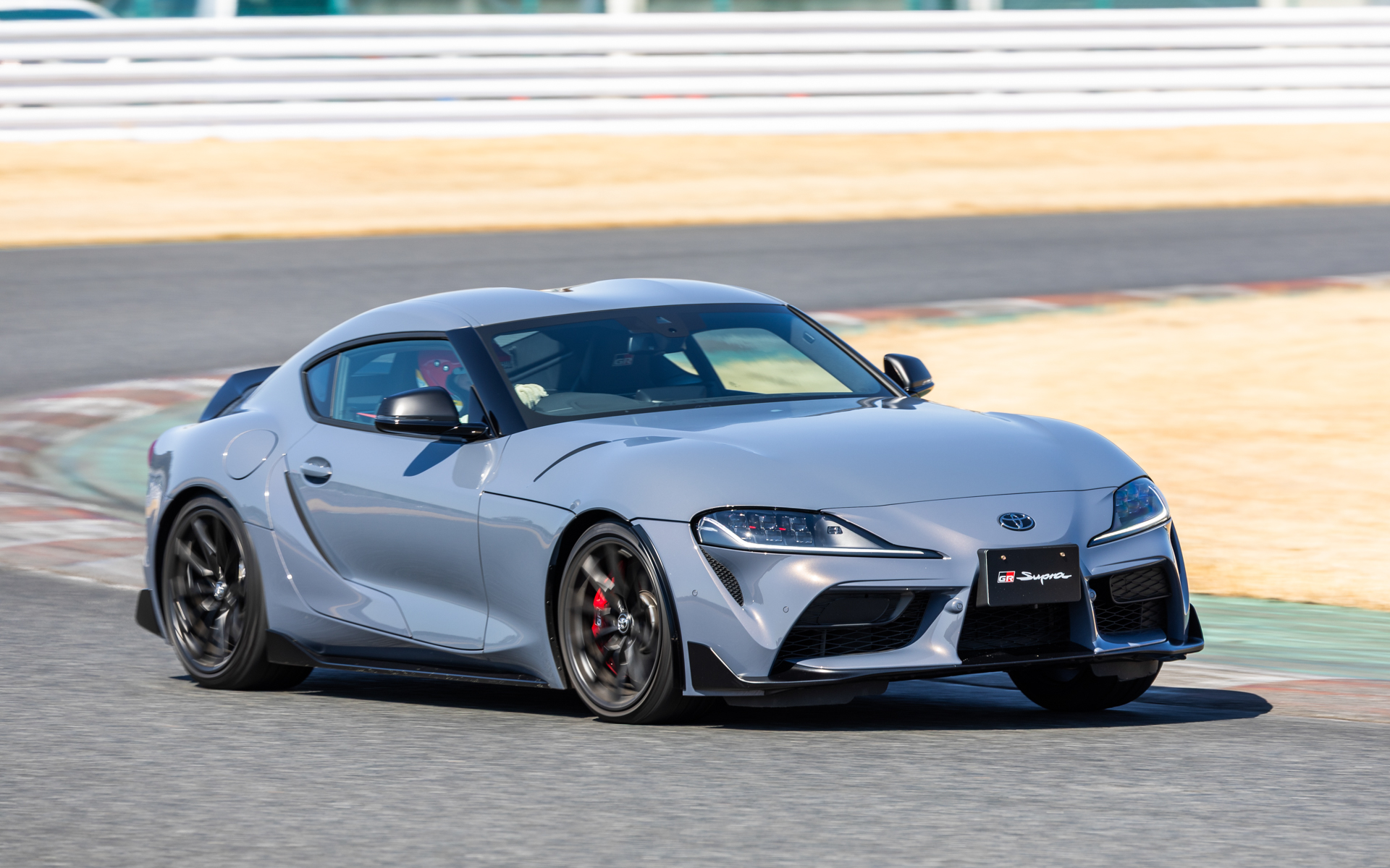 改良されたRZから試乗。一体感のある走りを実現していた