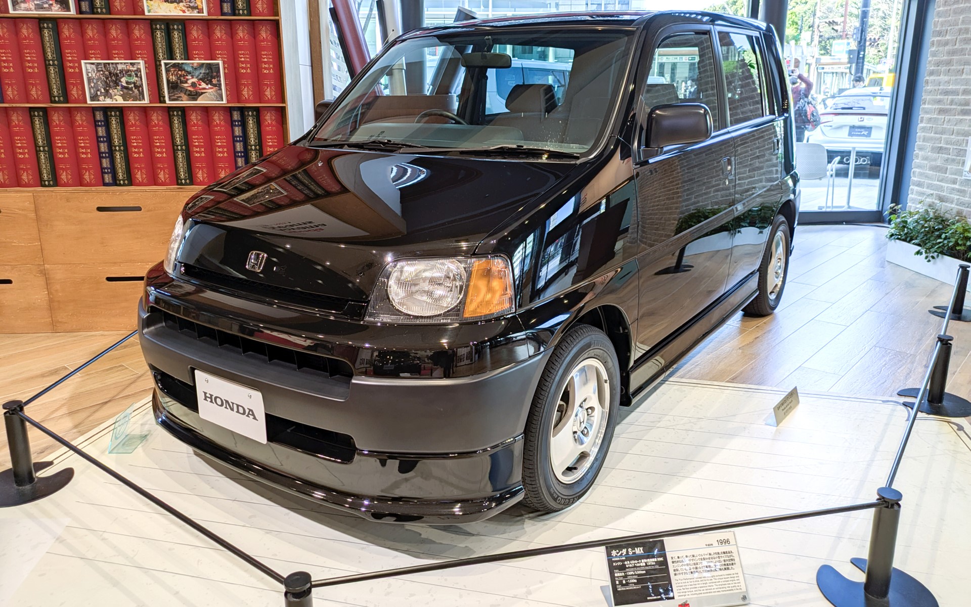 ホンダウエルカムプラザ青山に展示中の懐かしい1台「S-MX」。当時はよく街中で見かけましたよね～という話に「ウン、ウン」とうなずいた方はきっと40～50代のはず