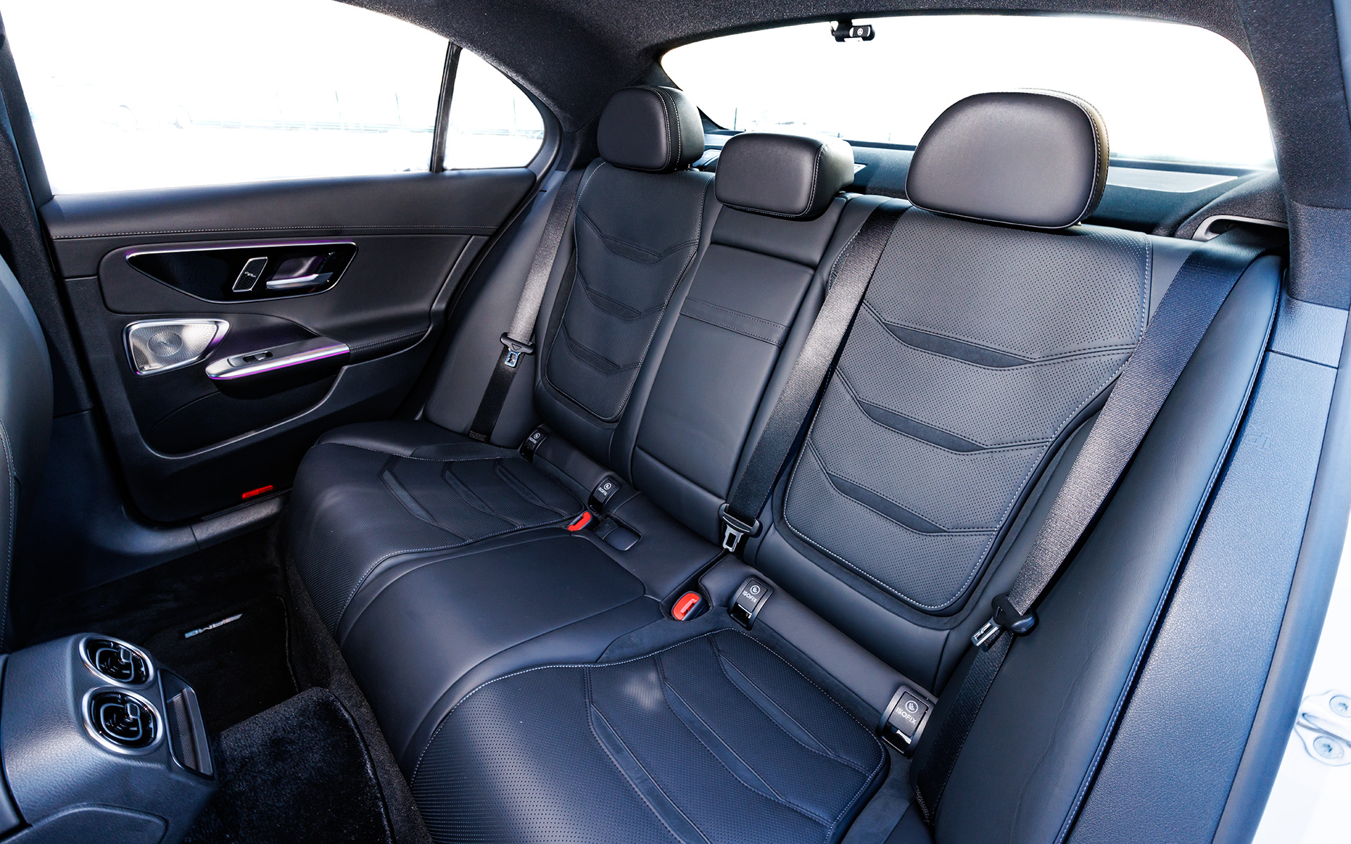 AMGハイパフォーマンスパッケージを追加すると運転席と助手席はAMGパフォーマンスシートとなる