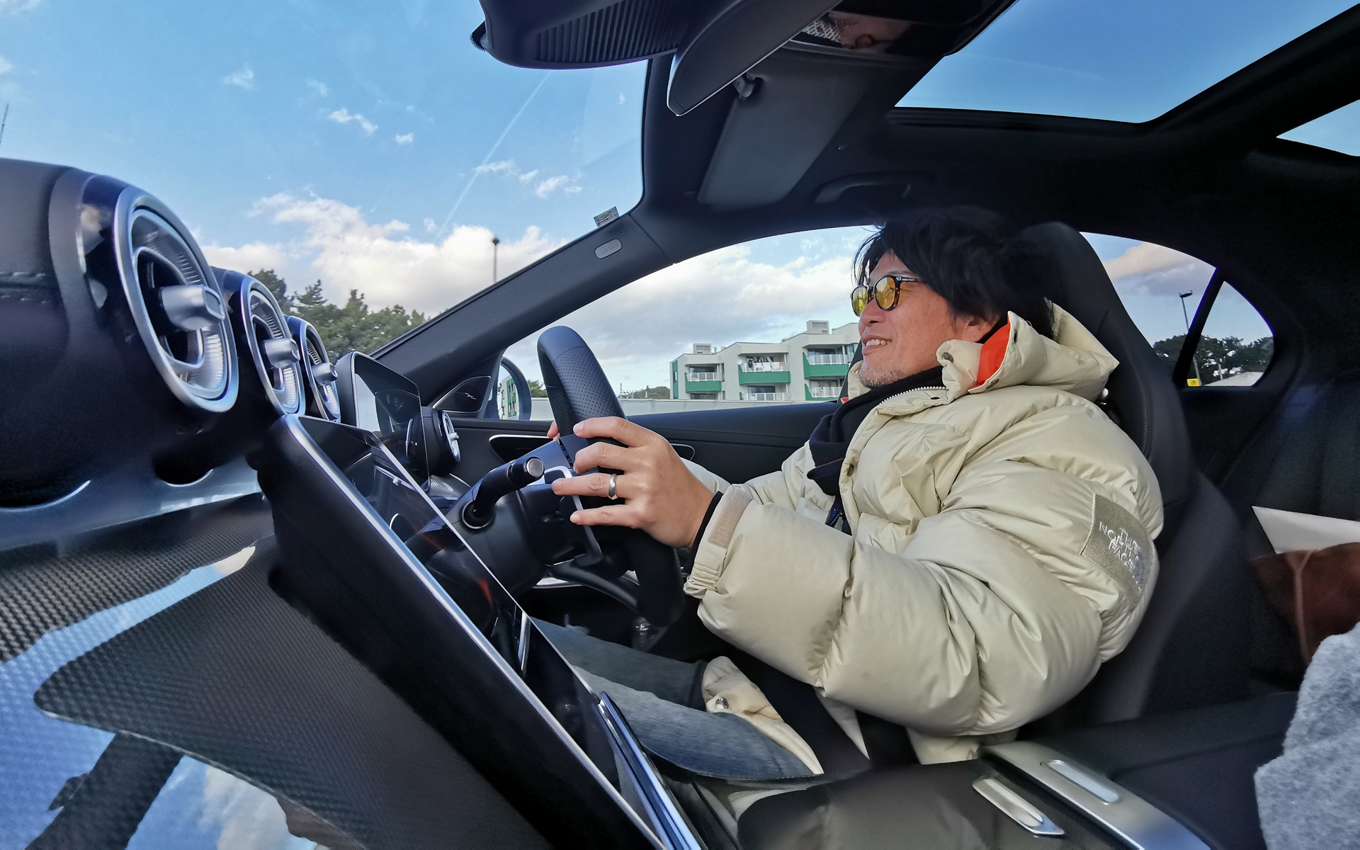 アクセルを踏めばいつでも欲しいパワーを発生するし、トルクの立ち上がりは笑えるほどに強烈だ