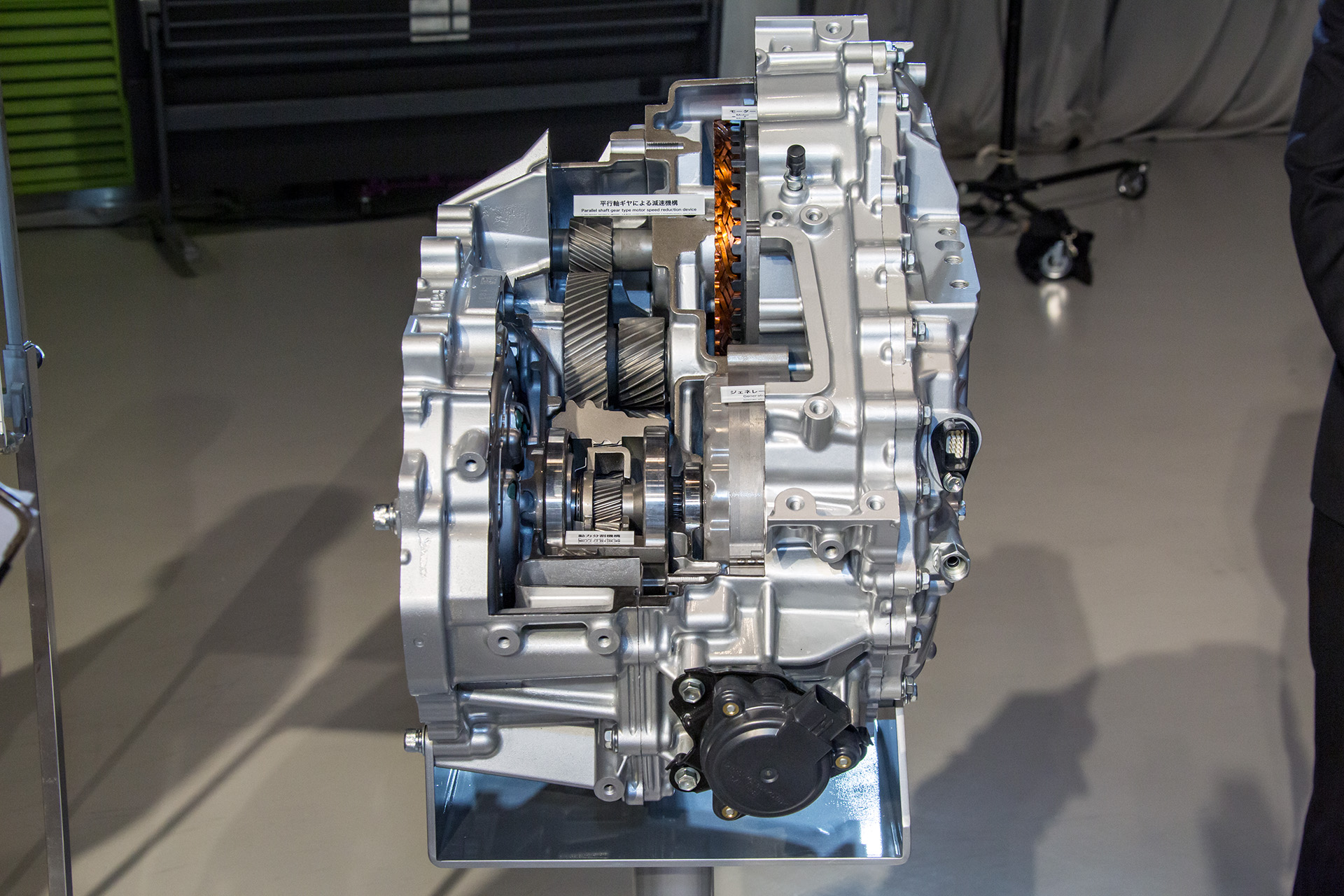 複軸配置の平行歯車となったリダクションギヤ部