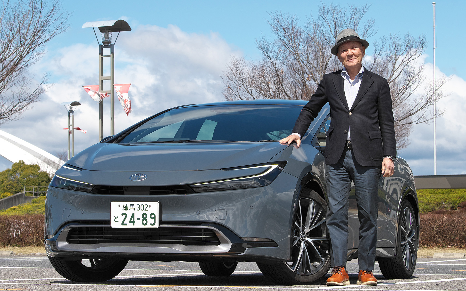 トヨタのハイブリッドシステムは、コロナに搭載されたプロトタイプから試乗経験のある日下部保雄氏。改めて、第5世代ハイブリッドシステムを搭載する新型プリウスに試乗していただいた