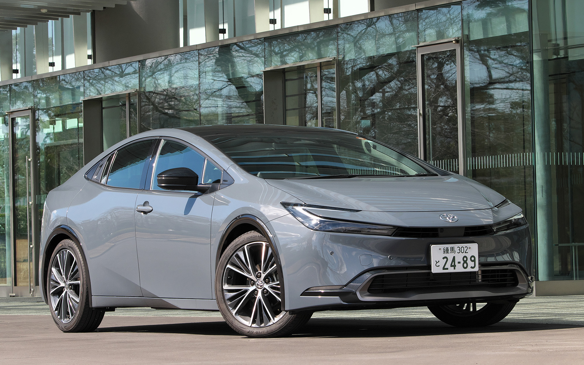 革新的なデザインが大きな話題を呼んだ新型プリウス。先代の4代目プリウスからクルマ全体で約10%の燃費改善を実現している