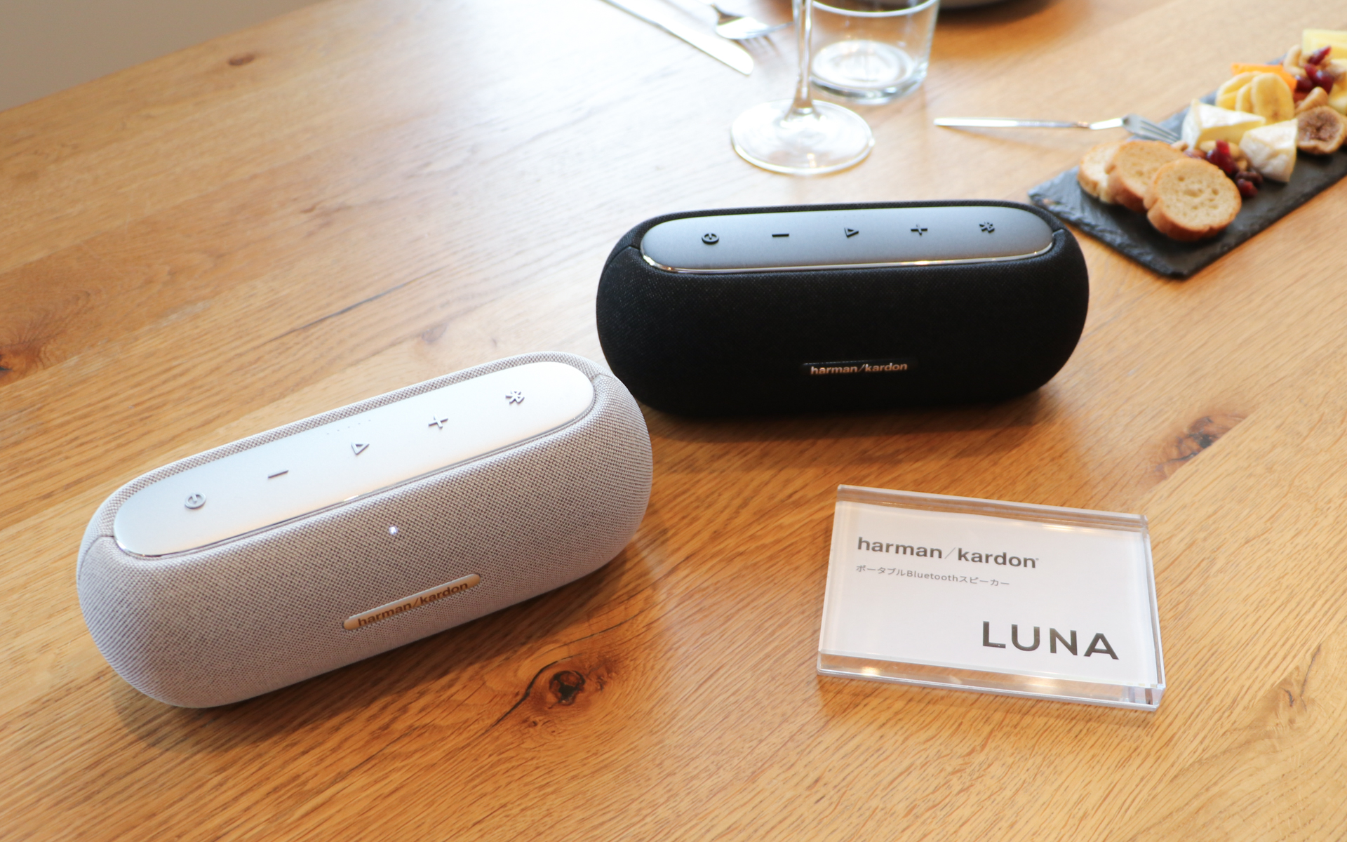 持ち運びが便利な小型ポータブルBluetoothスピーカー「LUNA」価格2万2000円