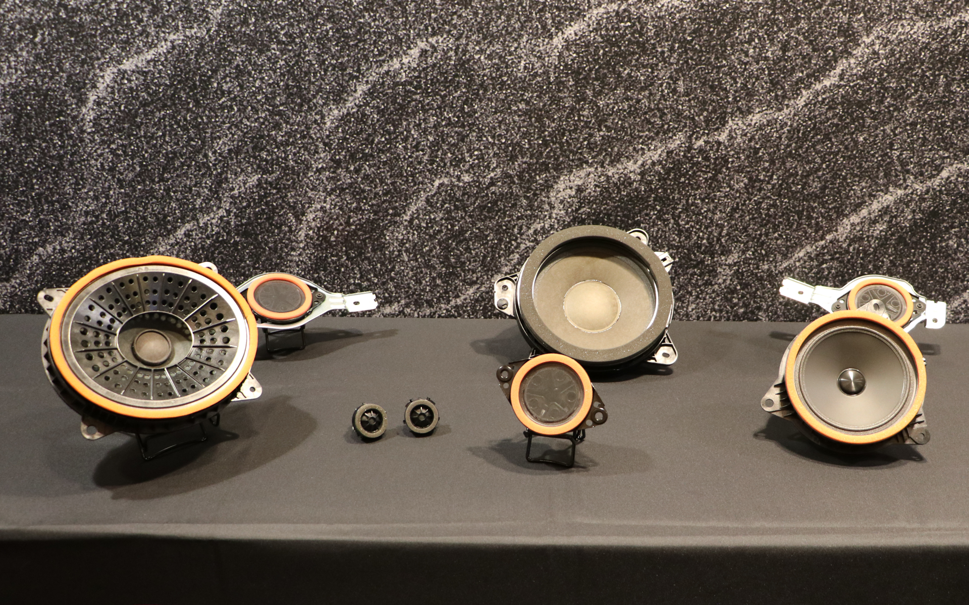 ランクル250に使用しているスピーカー。車種ごとに最適なスピーカーを割り出して組み合わせている