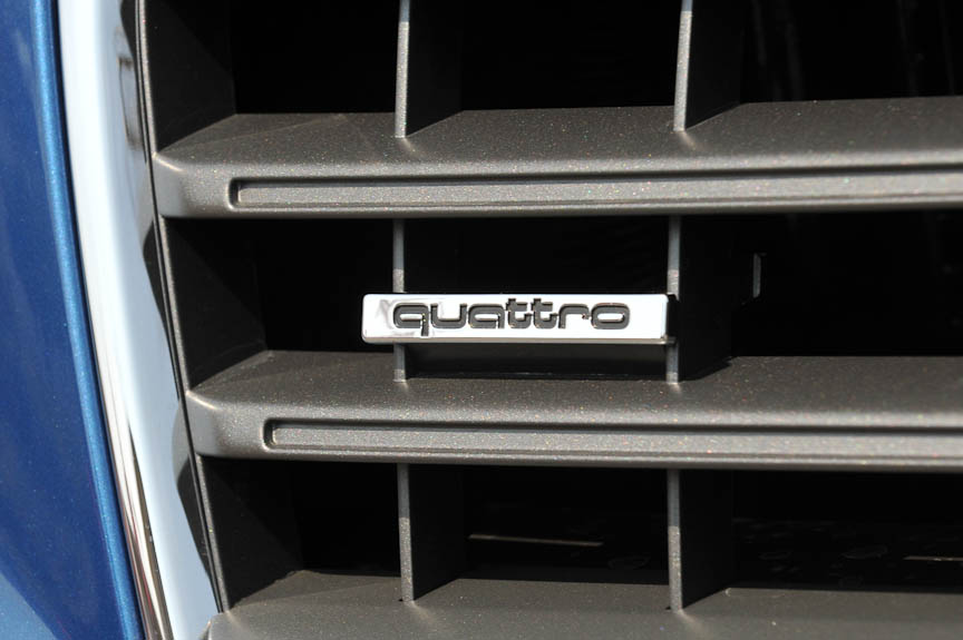 直列4気筒DOHC 2.0リッター直噴ターボエンジンとトランスミッションをフロントに縦置きし、4輪を駆動する