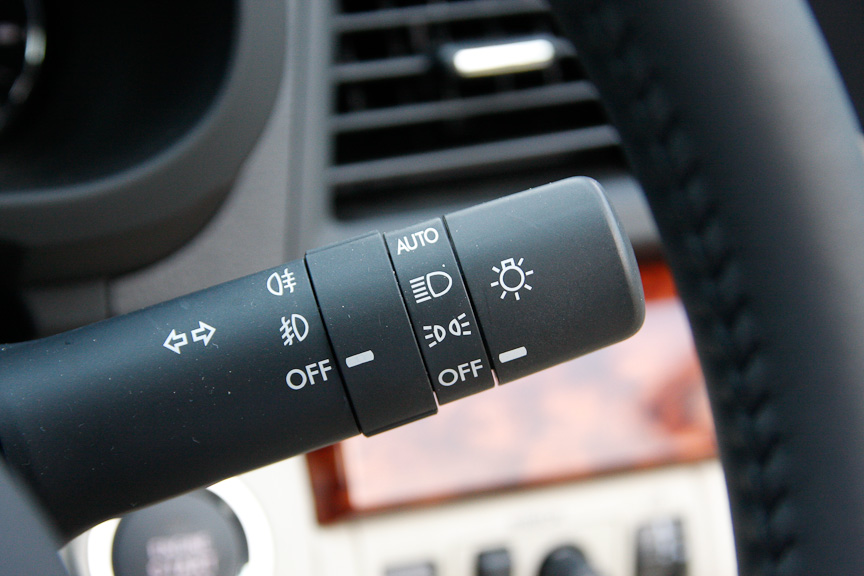 オプション（一部標準）のクリアビューパックには、雨滴感知オートワイパーやオートライトが装備される