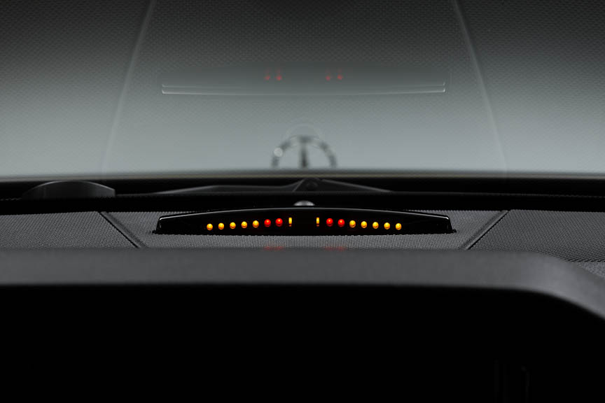 前後バンパー近くの障害物を音と光で伝えるパークトロニック