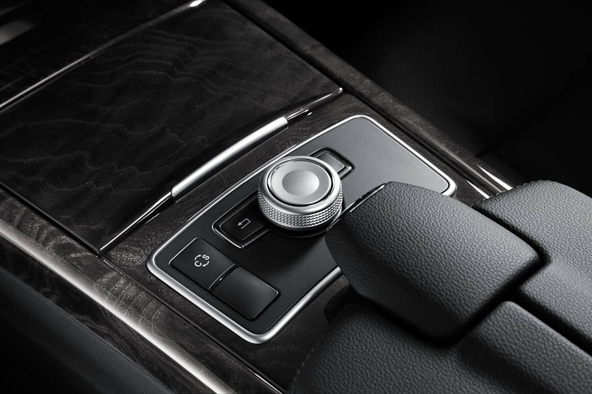 COMANDシステムのCOMANDコントローラー