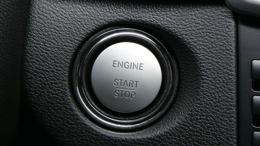 エンジンはボタンでスタート／ストップ。キーは携帯しているだけでよい