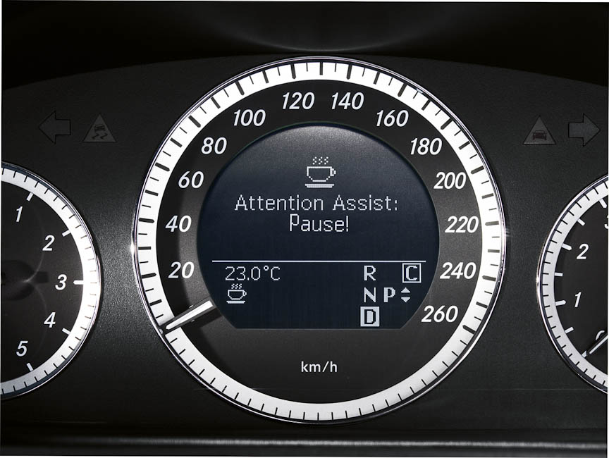 ドライバーの状態を検知して警告するアテンション・アシスト