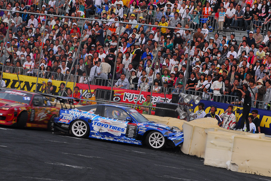 その後ろには川畑の速度に引っ張られた古口が……