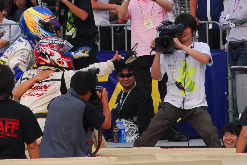 再起不能かもしれない状況にもかかわらず、なぜかテンションの高い川畑と古口