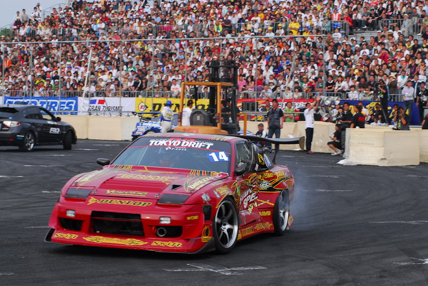 キャビン部が大きくへこんだ古口車。どうにか修復するため、次のバトルを先に行うことに