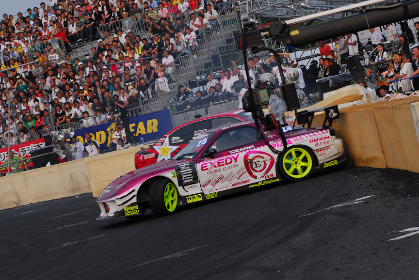 その間に高山はどうにかマシンをコントロールして逃げ切り