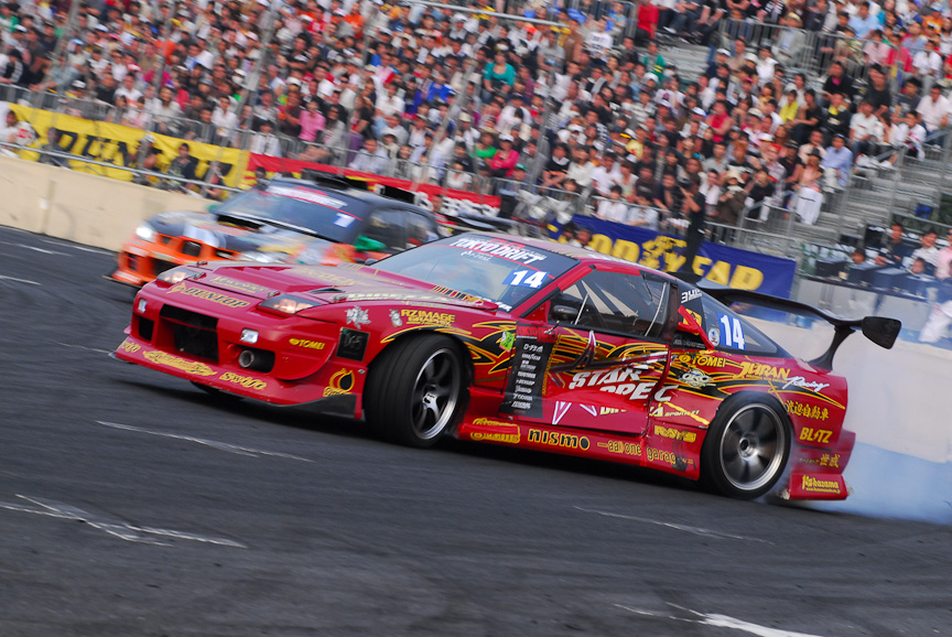 準決勝では田中がマシン不調でパワーが出ず、それを突き放した古口が見事勝利