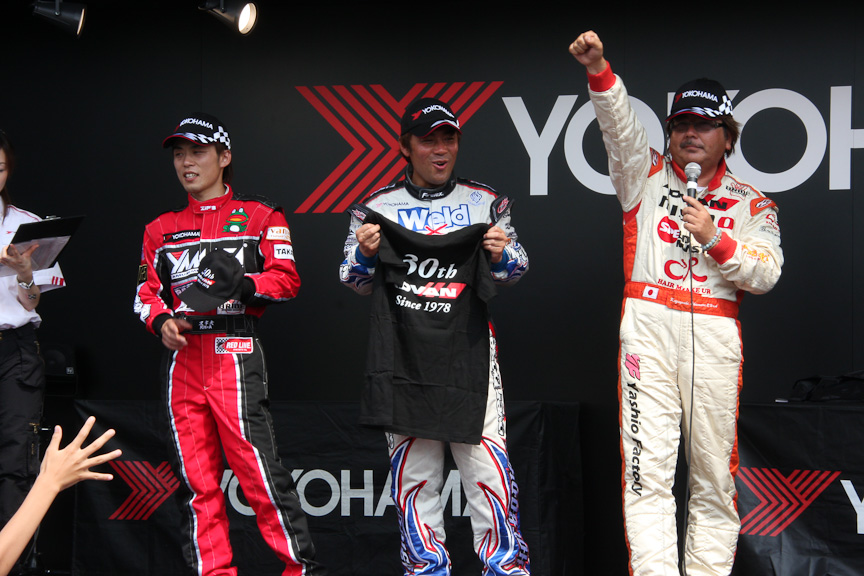 ブースでは、プレミア物のグッズが手に入るチャリティーオークションやじゃんけん大会なども開催