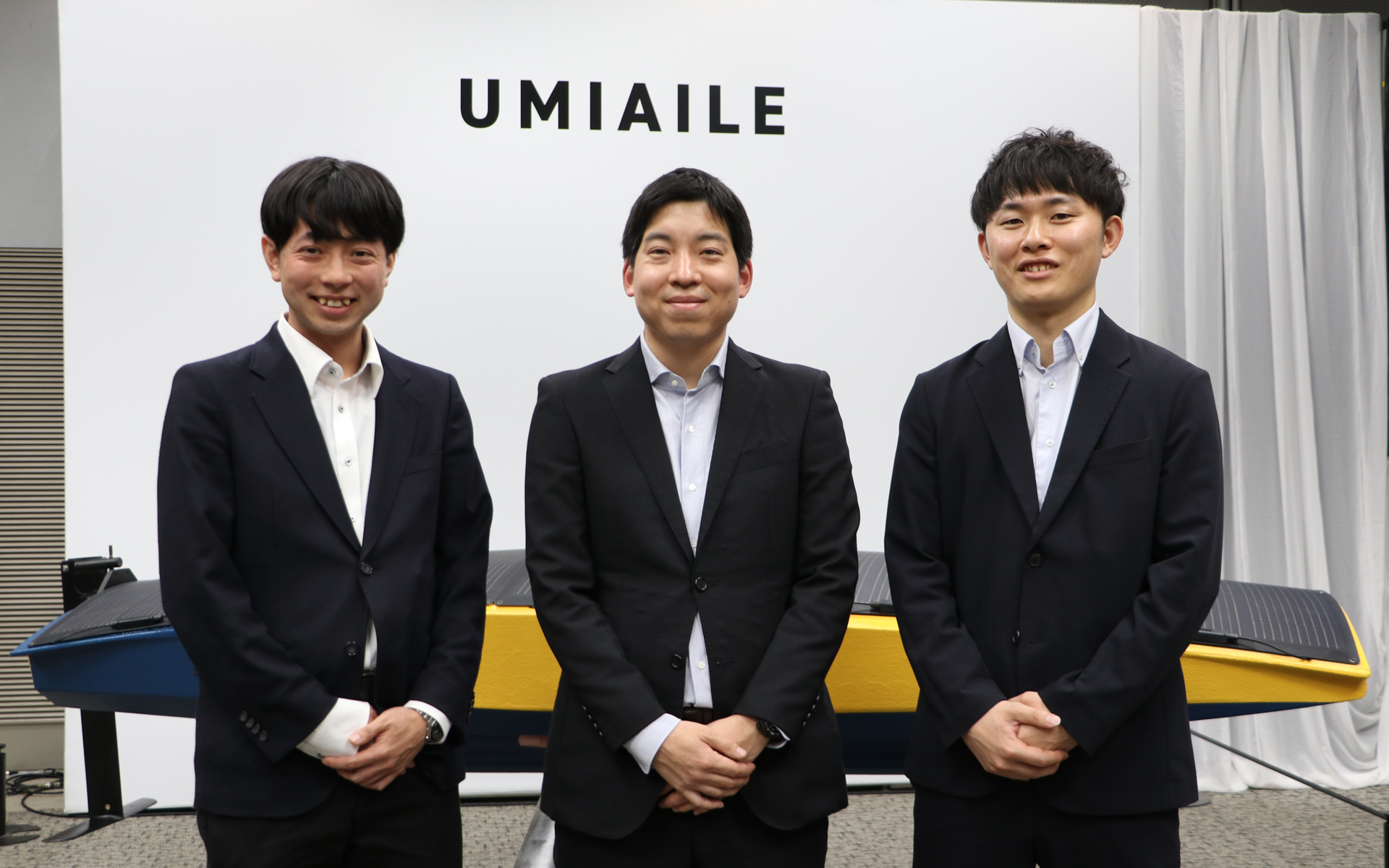UMIAILE創業者の3人。左から取締役 CEO 海野焼央氏（元：日本電気株式会社）、代表取締役 CEO 板井亮佑氏（元：株式会社本田研究所）、取締役 CSO・COO 中島亮平氏（元：本田技研工業株式会社）。3人は起業する際「UMIAILE ASVを絶対に兵器にはさせない」と誓いを立てたという