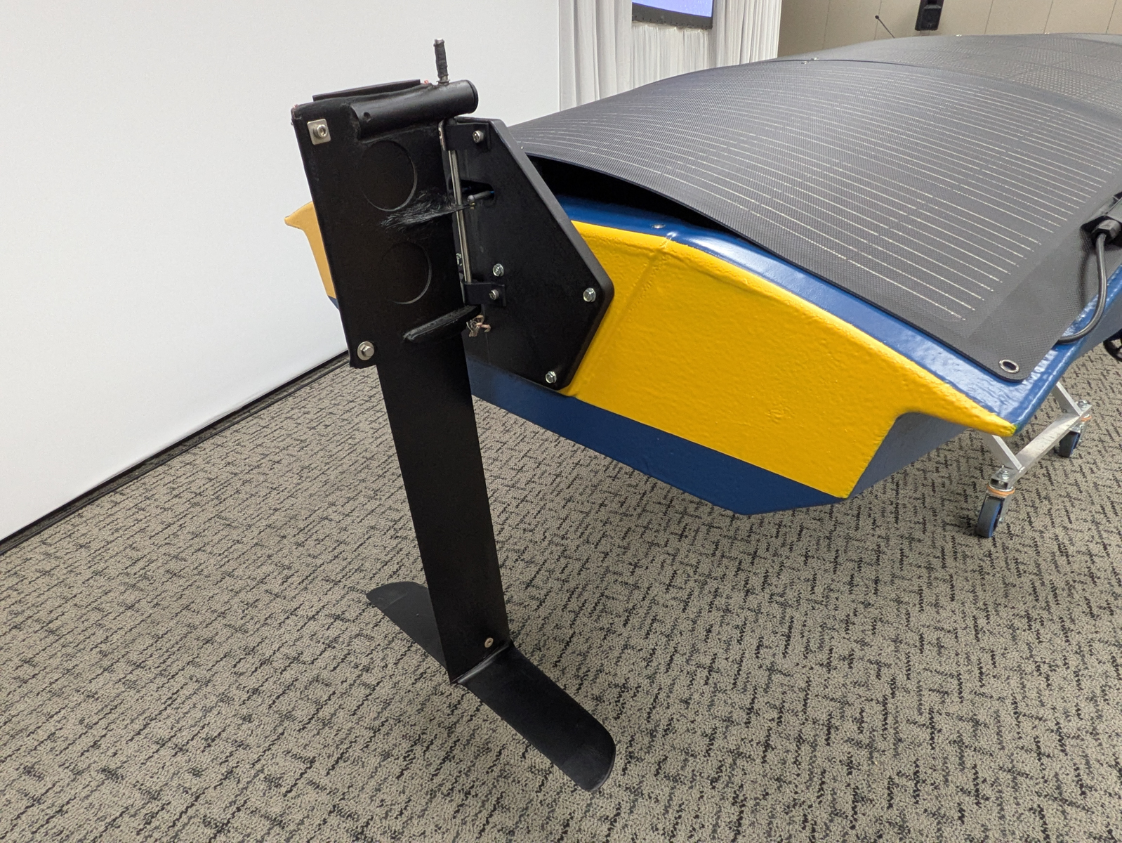 後方に備わる操舵用の板