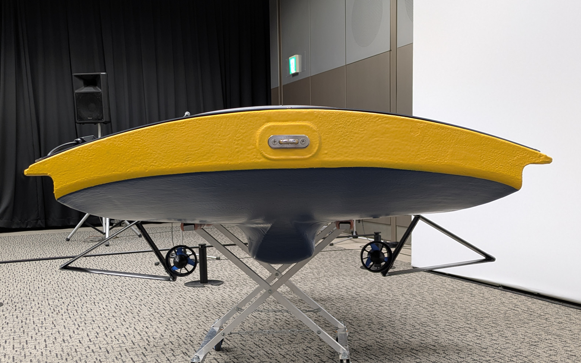 正面から見たUMIAILE ASV（プロトタイプ）