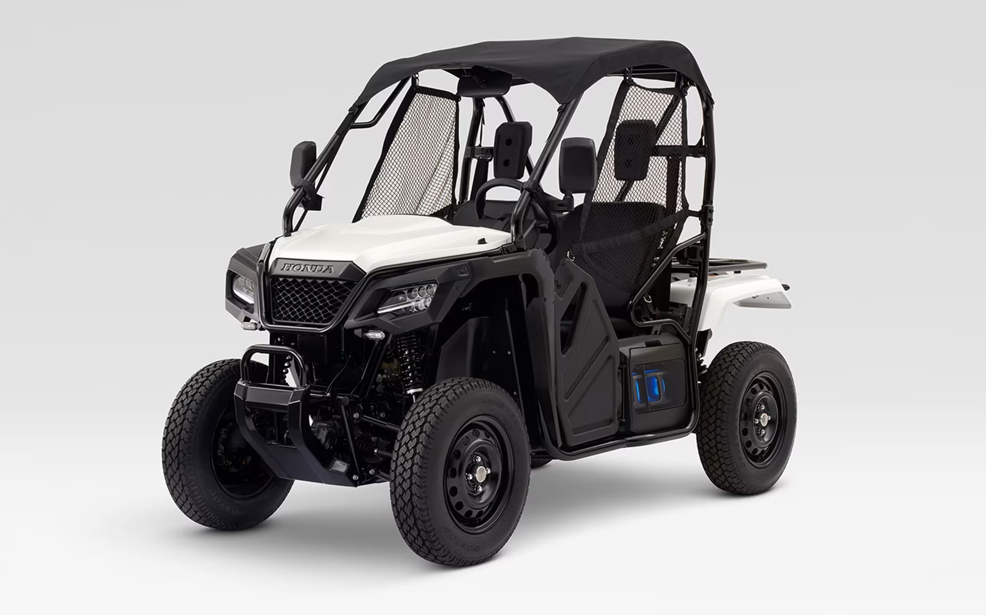 米国ホンダが製造販売しているサイド by サイドの「PIONEER 500」に、着脱式可搬バッテリ「Mobile Power Pack e:」を4つ搭載できるように改造した「MPP-4W（Mobile Power Pack 4W-Vehicle） Concept」