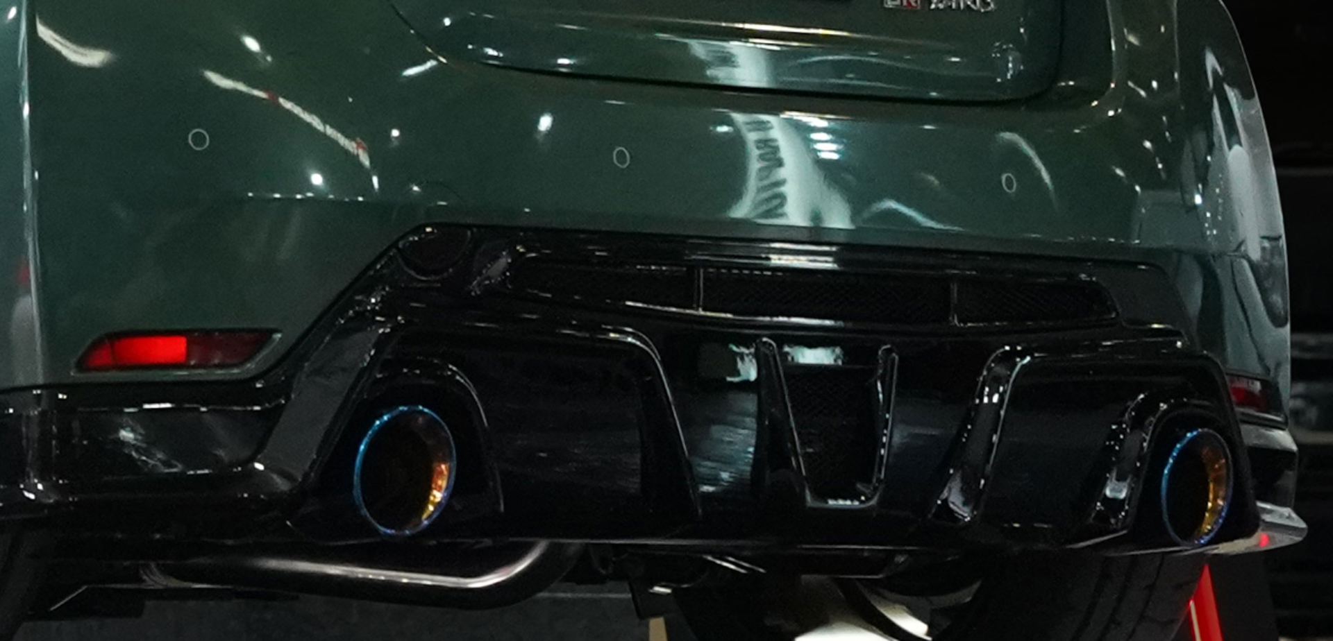 リアアンダーディフューザー