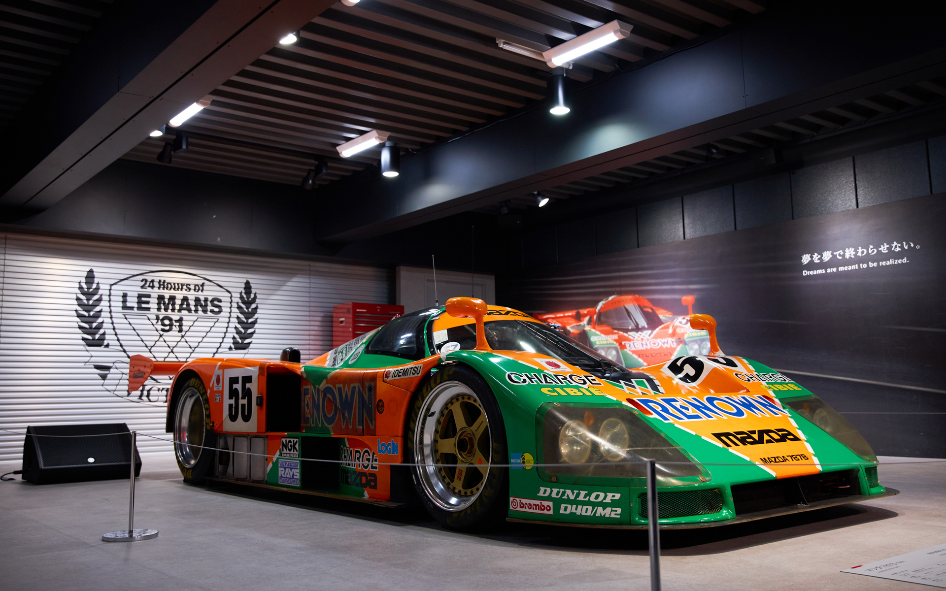 エンジン音や熱気、歓声をリアルに再現する