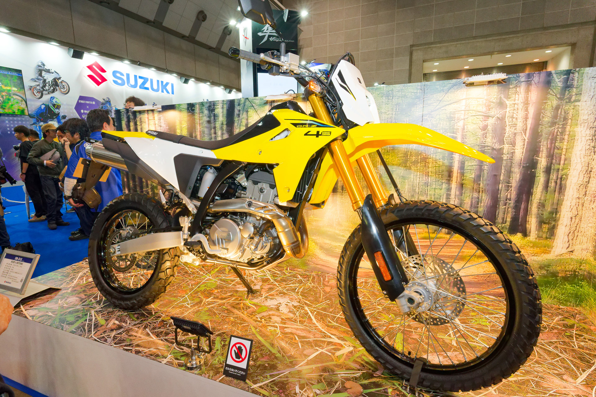 2008年に惜しまれつつ国内では生産終了となったDR-Z400シリーズの後継となる「DRZ4s」や「DRZ4SM」などが見どころ