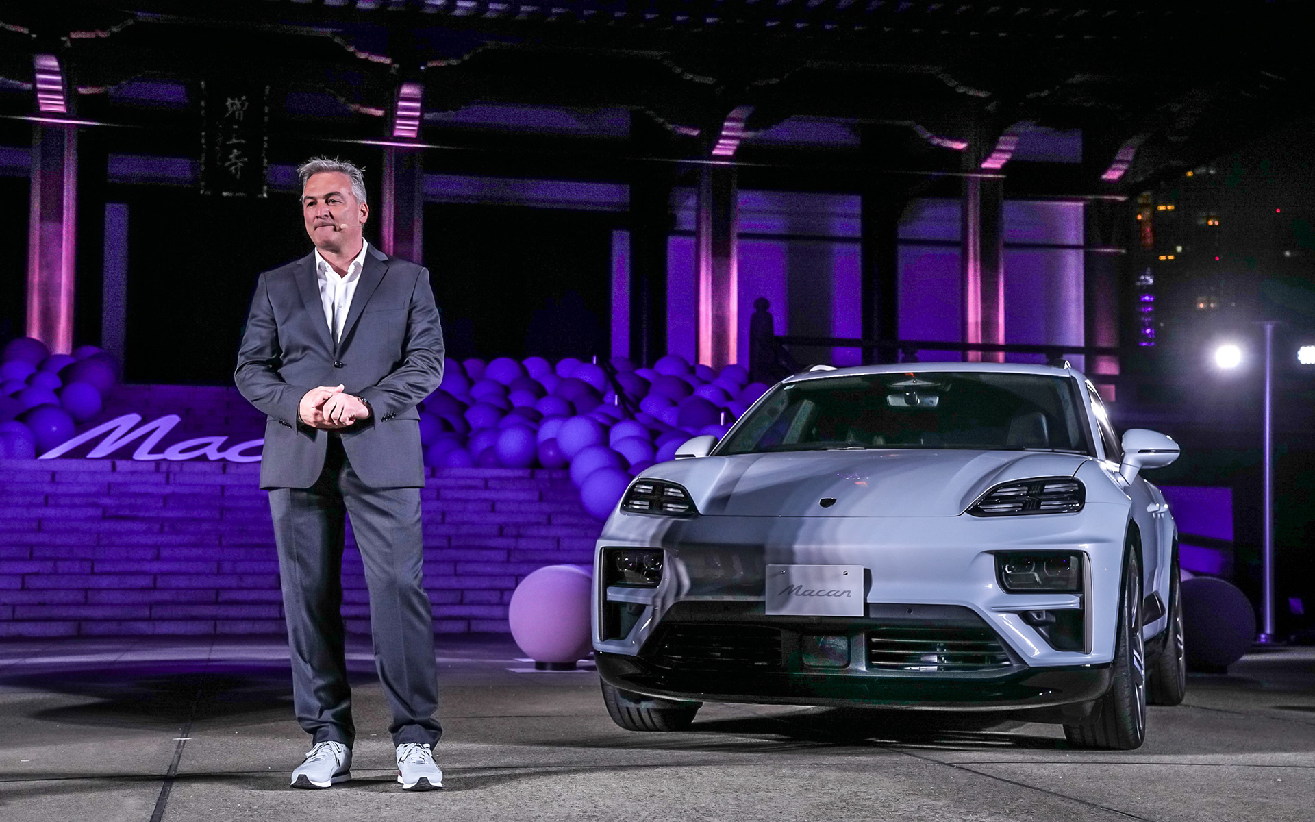 ポルシェ本社からマカン製品ライン統括責任者のイェルク・ケルナー氏が来日